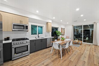 807 N Cherokee Ave in Los Angeles, CA - Building Photo - Building Photo