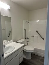 La Verne Senior Apartments in La Verne, CA - Foto de edificio - Building Photo