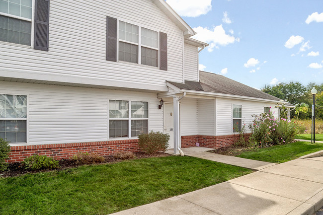 Beaumont Place in New Holland, OH - Building Photo - Building Photo