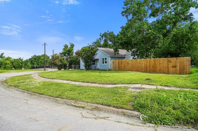 1615 Hiller St in Houston, TX - Building Photo - Building Photo