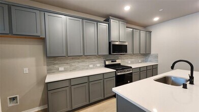 8009 Scanlan Trl in Sienna, TX - Building Photo - Building Photo