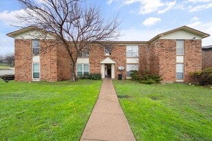 8000 Cambridge Cir in Fort Worth, TX - Building Photo