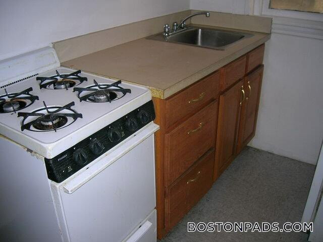 137 Park Dr in Boston, MA - Building Photo