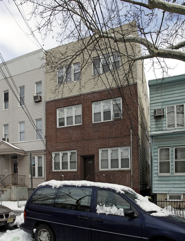 128 Thorne St in Jersey City, NJ - Building Photo - Building Photo