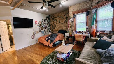 1919 W Berteau Ave in Chicago, IL - Building Photo - Building Photo