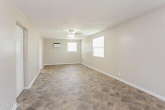 4653 Haldis Ave in Jacksonville, FL - Building Photo - Building Photo