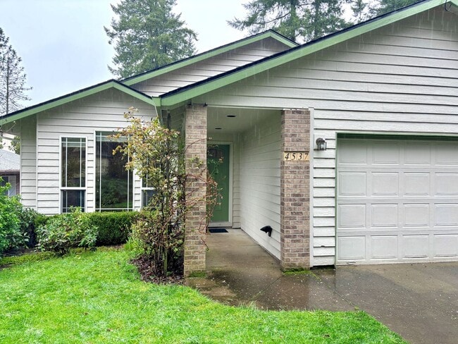 4537 SW Arnold St in Portland, OR - Building Photo - Building Photo