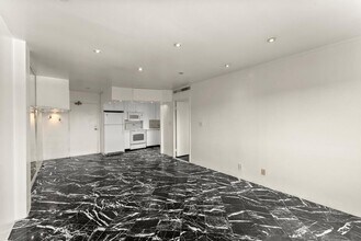2285 Peachtree Rd NE in Atlanta, GA - Building Photo - Building Photo