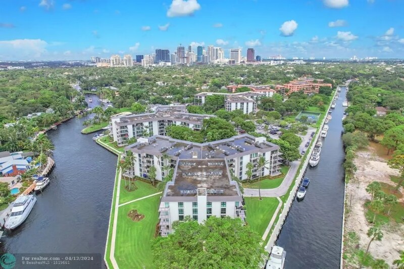 900 River Reach Dr in Fort Lauderdale, FL - Building Photo