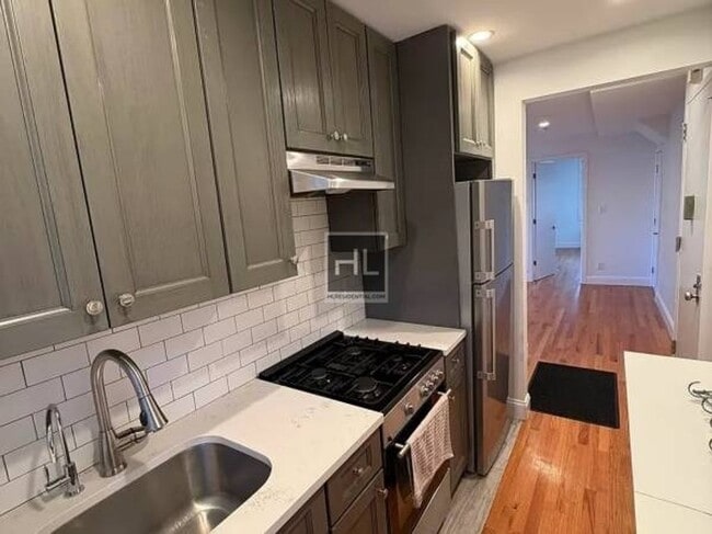 73 STREET in Queens, NY - Foto de edificio - Building Photo