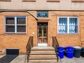 208 Jefferson St in Hoboken, NJ - Building Photo - Building Photo