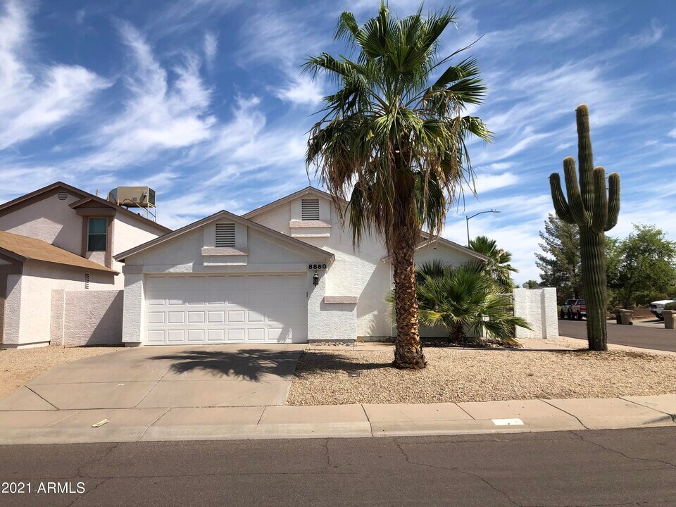 8860 W Athens St in Peoria, AZ - Building Photo