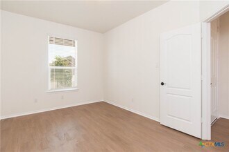 661 Bailey Park Dr in Jarrell, TX - Building Photo - Building Photo