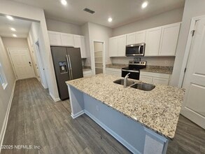 8109 Cheryl Ann Ln in Jacksonville, FL - Building Photo - Building Photo