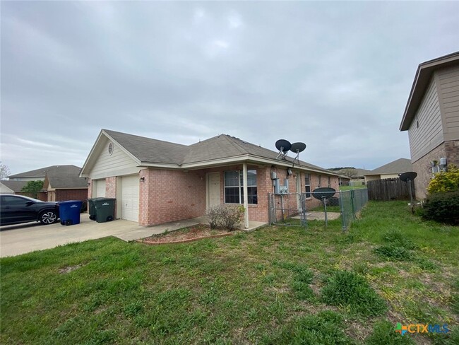 property at 3107 Yaupon Rd