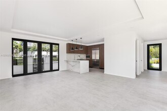 7496 SW 100th St in Pinecrest, FL - Building Photo - Building Photo