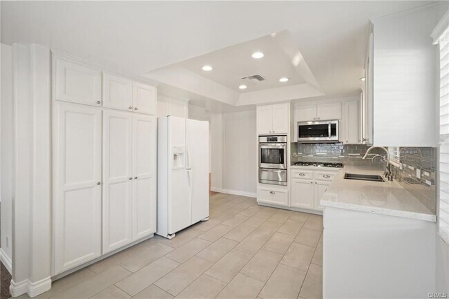 22055 Del Valle St in Los Angeles, CA - Building Photo - Building Photo