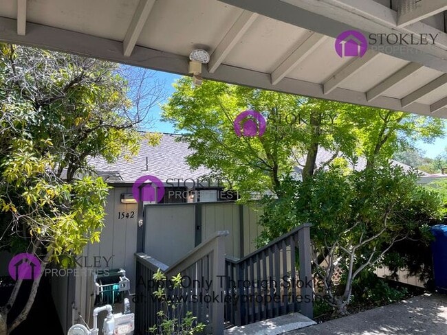 1542 Ashwood Dr in Martinez, CA - Building Photo - Building Photo
