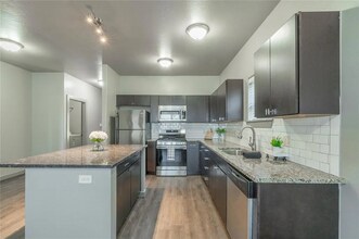 604 NW 175th St in Edmond, OK - Foto de edificio - Building Photo