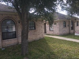 15 N Juniper St in Pharr, TX - Building Photo