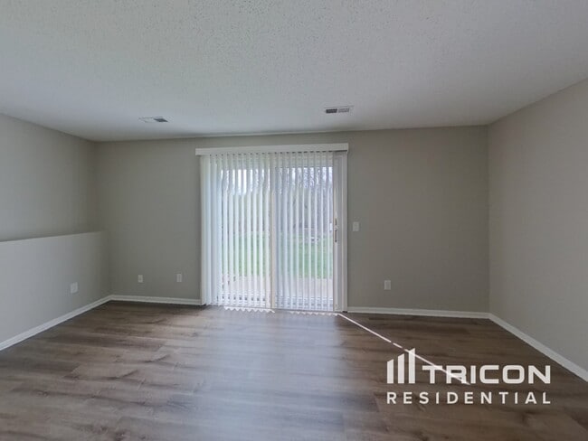 1444 Willow Creek Ln in Shoreview, MN - Building Photo - Building Photo