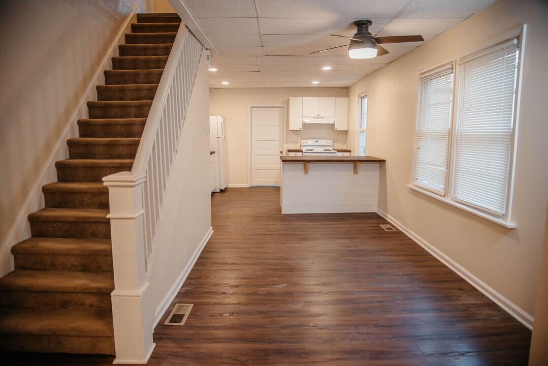 5972 Pine St in East Petersburg, PA - Building Photo