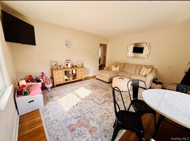 201-07 23rd Ave in Queens, NY - Building Photo