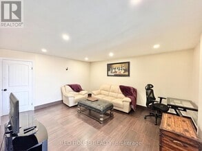 3025 The Credit Woodlands in Mississauga, ON - Building Photo - Building Photo