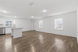 104 Holiday Dr in Gun Barrel City, TX - Building Photo - Building Photo