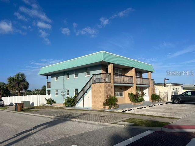property at 212 S Daytona Ave