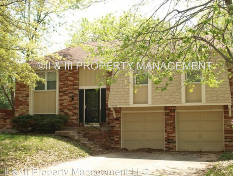 12742 S Edinburgh St in Olathe, KS - Building Photo
