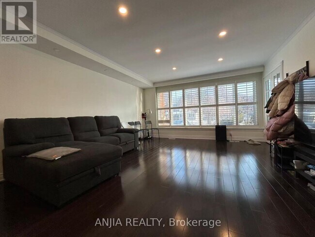 500 Huntingwood Dr in Toronto, ON - Building Photo - Building Photo