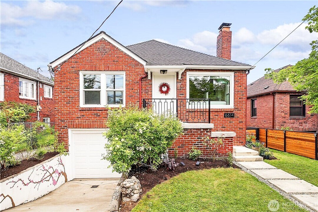 6614 Beacon Ave S in Seattle, WA - Building Photo