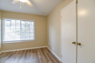 10577 Esmeraldas Dr in San Diego, CA - Building Photo - Building Photo