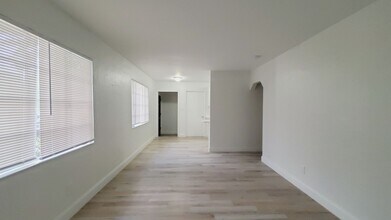 750 52nd Ave N in St. Petersburg, FL - Building Photo - Building Photo