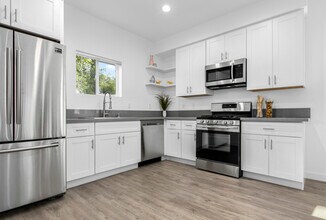 14727 Friar St, Unit #4 in Van Nuys, CA - Building Photo - Building Photo