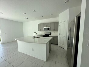 2416 Paravane Wy in Wesley Chapel, FL - Building Photo - Building Photo