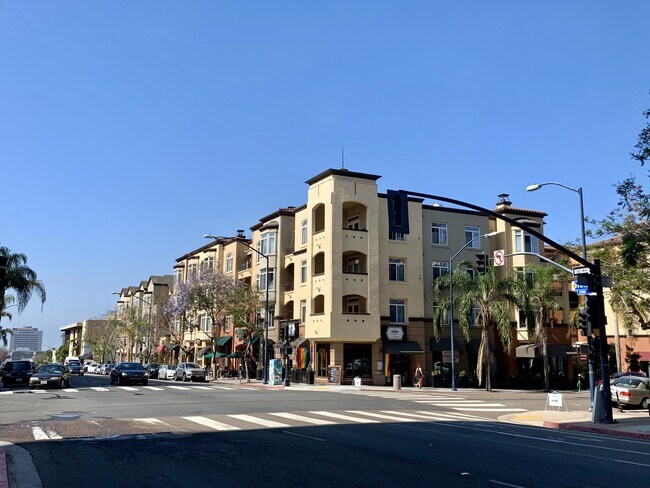 Laurel Bay in San Diego, CA - Foto de edificio - Building Photo