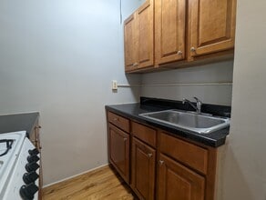 429 W Roscoe St, Unit 425-104 in Chicago, IL - Foto de edificio - Building Photo