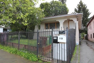 3114 High St, Unit 3114 in Oakland, CA - Building Photo - Building Photo