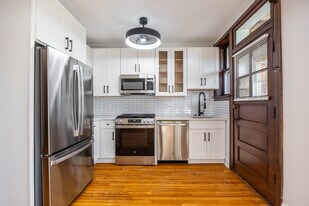 3127 N Spaulding Ave, Unit 2 in Chicago, IL - Building Photo