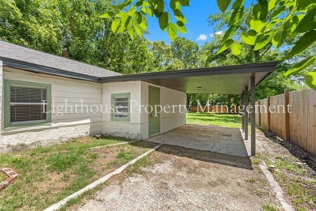property at 1021 Woodstock Ave