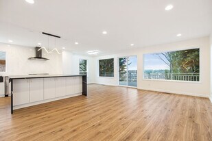 4403 Powell Pl S in Seattle, WA - Building Photo