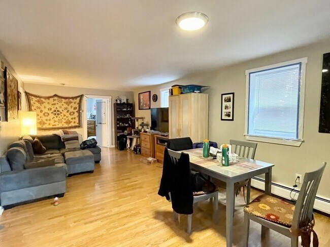 139 Chelsea St in Boston, MA - Foto de edificio - Building Photo