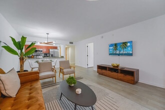 1 SE 12th St, Unit SI FL18-ID1022212P in Miami, FL - Building Photo - Building Photo