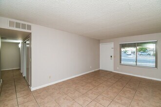 562 W Highland St in Chandler, AZ - Building Photo - Building Photo