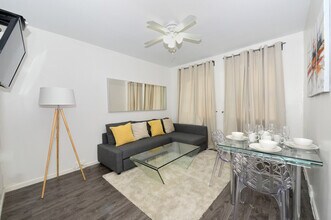 350 W 38th St in New York, NY - Building Photo - Building Photo