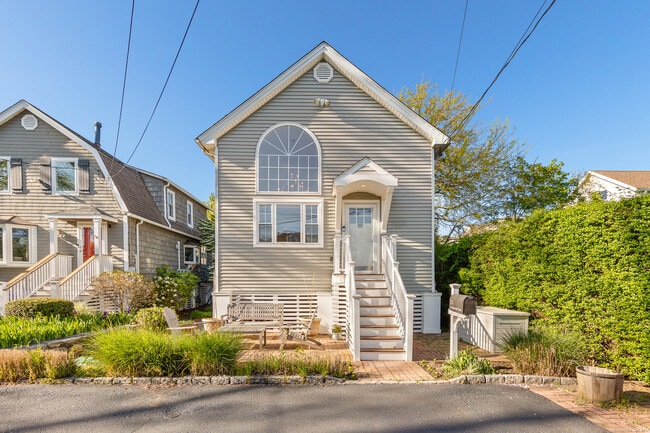 11 Greenwood Pl