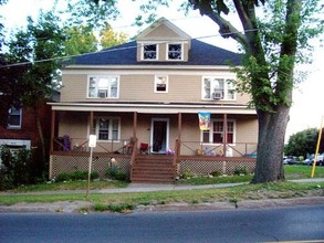 142-146 E Fifth St in Oswego, NY - Foto de edificio - Building Photo