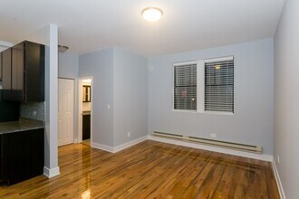 4828 N Damen Ave, Unit A09W in Chicago, IL - Building Photo - Building Photo